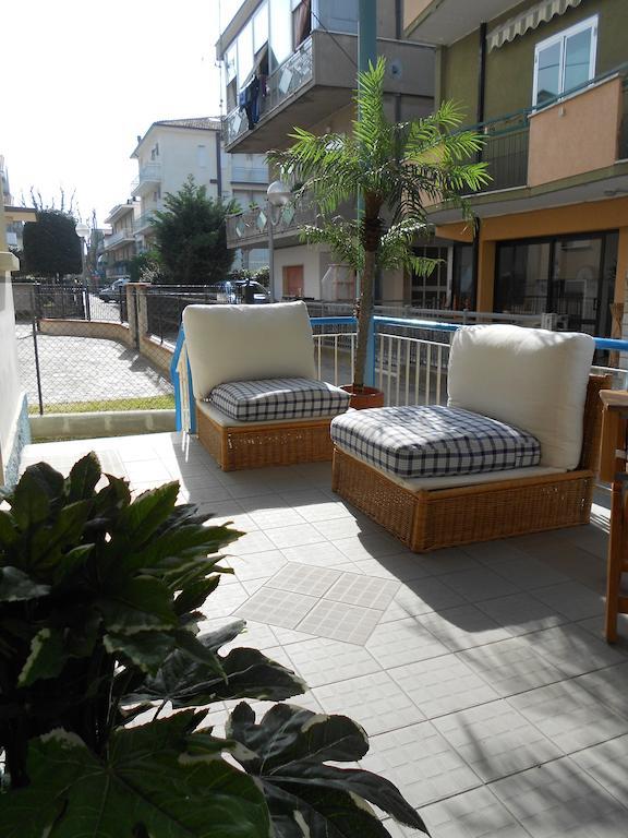Hotel Villa Dei Platani Bellaria-Igea Marina Bagian luar foto
