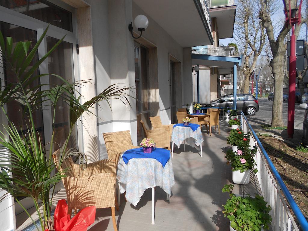 Hotel Villa Dei Platani Bellaria-Igea Marina Bagian luar foto