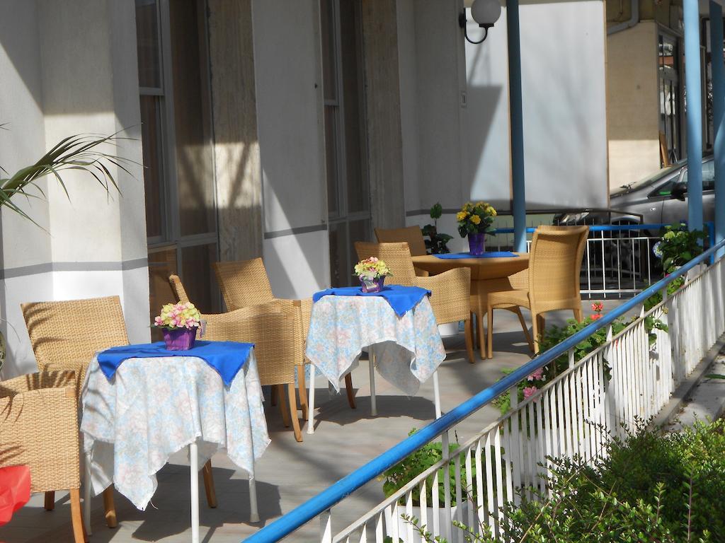 Hotel Villa Dei Platani Bellaria-Igea Marina Bagian luar foto