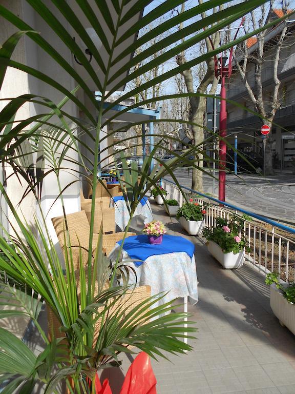 Hotel Villa Dei Platani Bellaria-Igea Marina Bagian luar foto