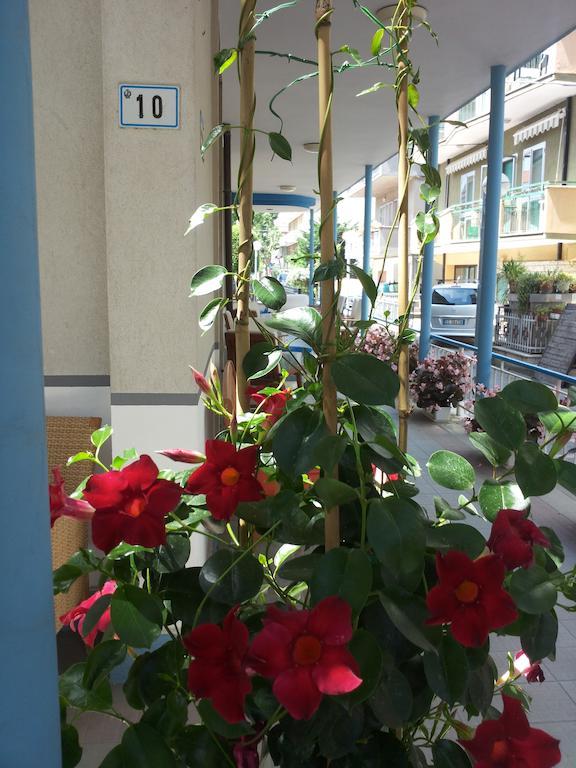 Hotel Villa Dei Platani Bellaria-Igea Marina Bagian luar foto